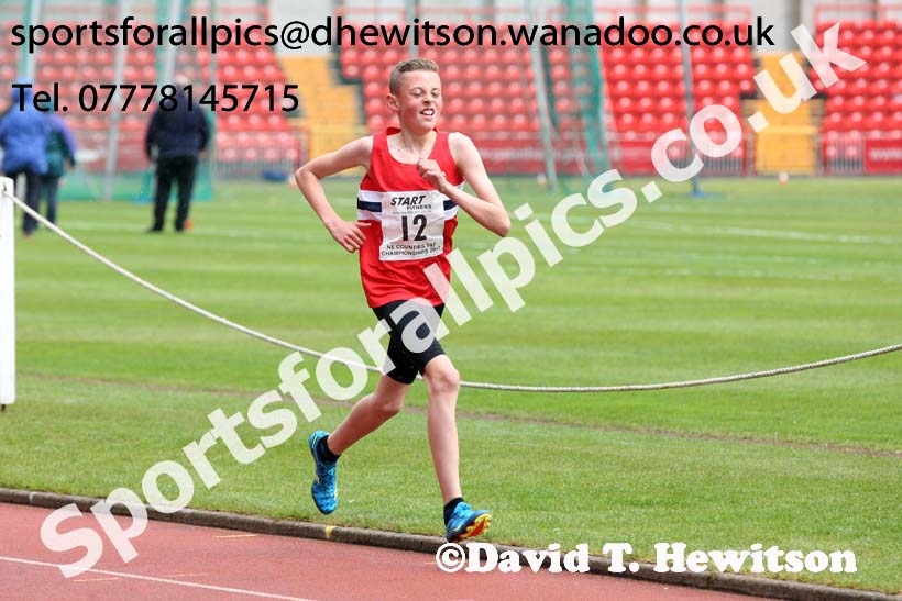 Boys under-13s 1500 metres, North Eastern Champs, Gateshead Stadium. Photo: David T. Hewitson/Sports for All Pics